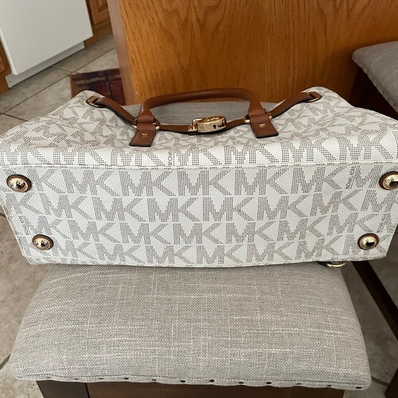 MICHAEL KORS- HAMILTON LARGE SATCHEL HAND BAG NWOT - clean, used once - Picture 3 of 14